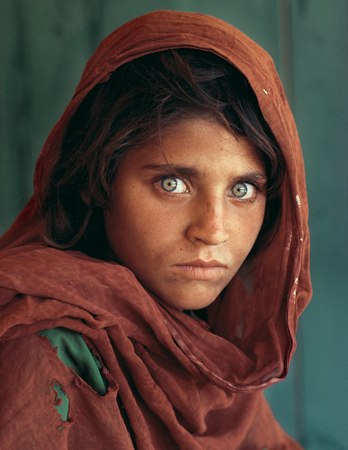 Жизнь как она есть Афганская девушка Шарбат Гула в 1984 году и 17 лет спустя знаменитого снимка devushka-sharbat-gula-1