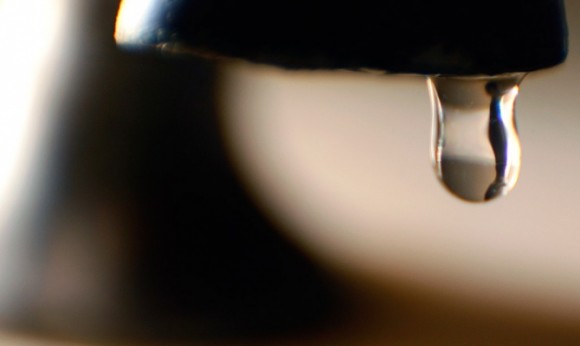 Тарифы на централизованное снабжение горячей водой для населения с 1 апреля 2015 года вырастут на 55−57%, а на отопление в среднем на 73%.tarify-na-centralizovannoe-snabzhenie-goryachej