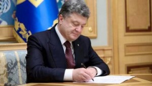 Порошенко одобрил законы о снижении налогового давления на бизнес и о смягчении норм ТЦО poroshenko-odobril-zakony