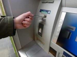 banki-pridumali-kak-nazhivatsya-na-kreditkax-ukraincev Банки придумали как наживаться на кредитках украинцев