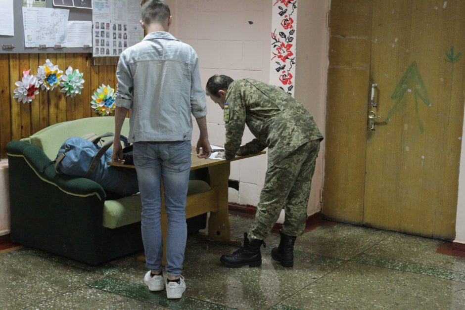 Кого заберут в армию в 2017 году в Украине повестки получат молодые люди и мужчины с высшим образованием
