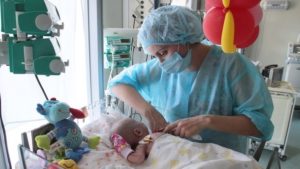 Помощь при рождении ребенка в Украине обещают оформлять онлайн март 2017 года