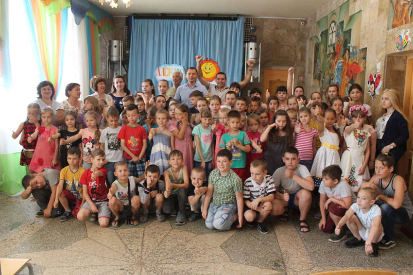 Гости в детском городском лагере отдыха Солнышко