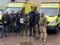 British-Ukrainian Aid Британско-Украинская Помощь и волонтеры передали Украине два автомобиля скорой помощи и медикаменты