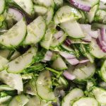 Салат обыкновенный из огурцов и зелени