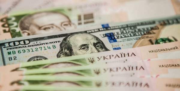 В Украине доллары будут продавать по новым правилам что изменилось