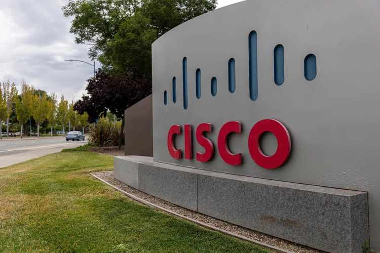 Американська компанія Cisco подарувала Україні енергетичне обладнання на мільйон доларів