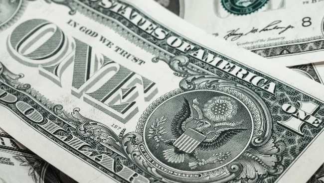 Офіційний курс долара вперше досягнув 38 грн