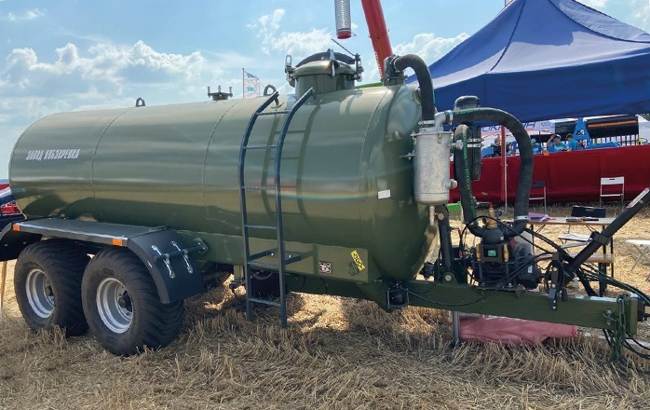 Бочки для води та добрив: мобільне забезпечення обприскувачів і польової логістики